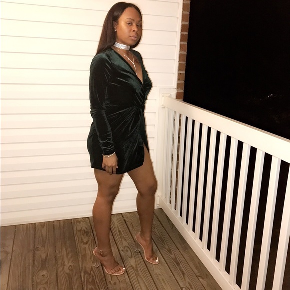 Fashion Nova -Emerald Green long sleeve knot dress - Picture 2 of 2